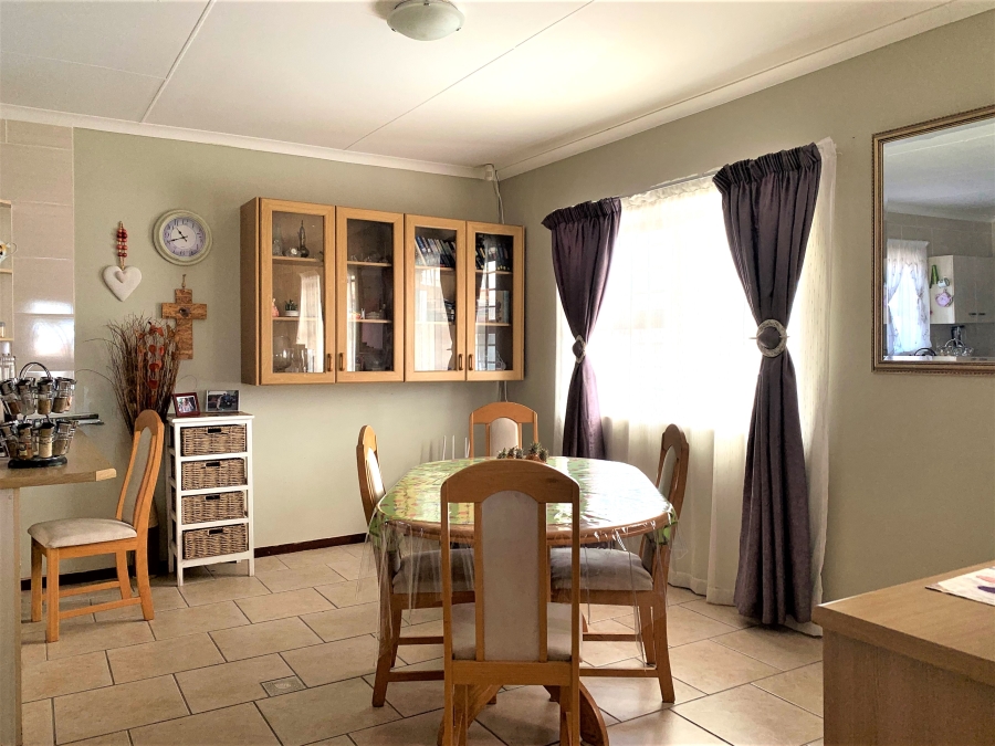 4 Bedroom Property for Sale in Wavecrest Eastern Cape